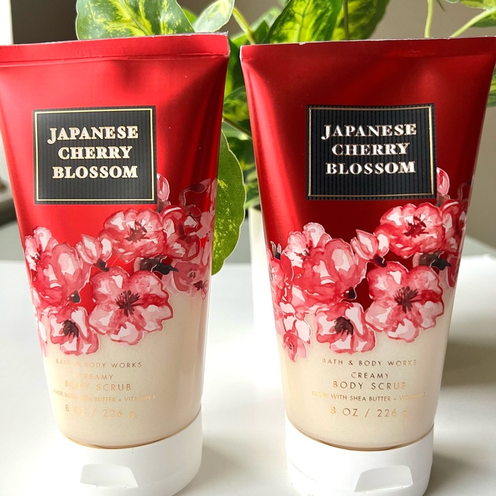 Bath & Body Works Japanese Cherry Blossom Body Scrub - NWT